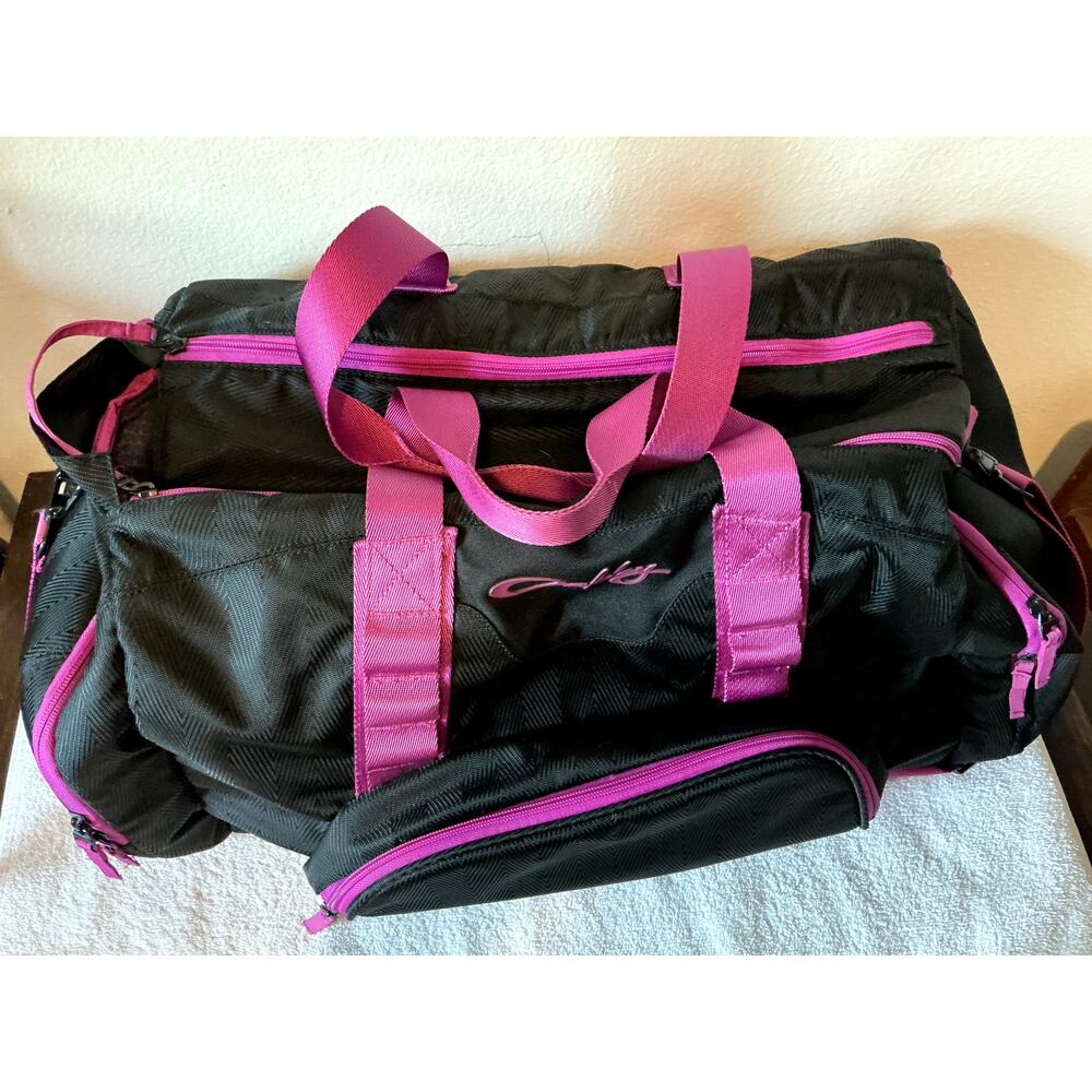 Vintage Oakley 27 x 12 Gym Bag, Pink/Black Excellent Condition!